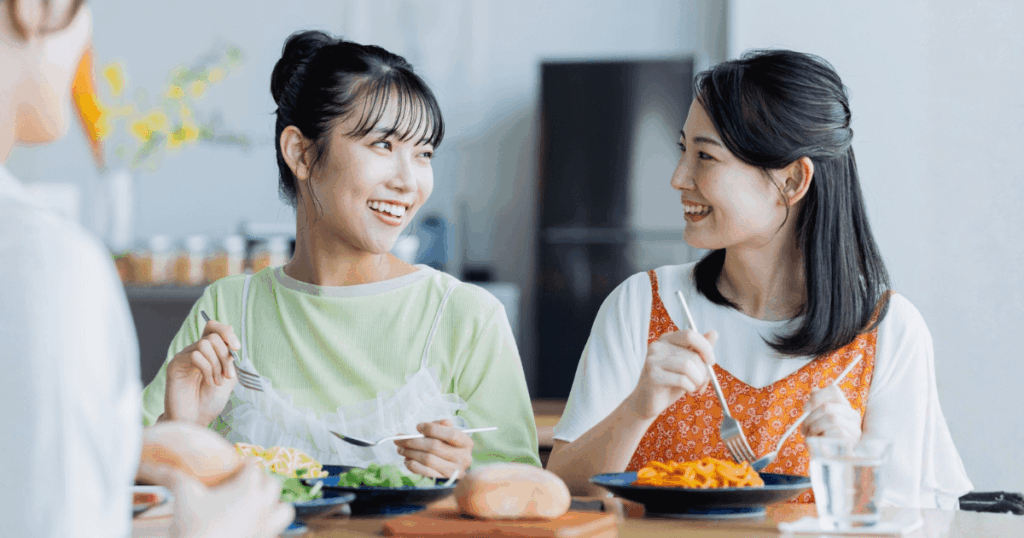 親知らず抜歯後に無理なく通常の食事へ戻った女性のイメージ