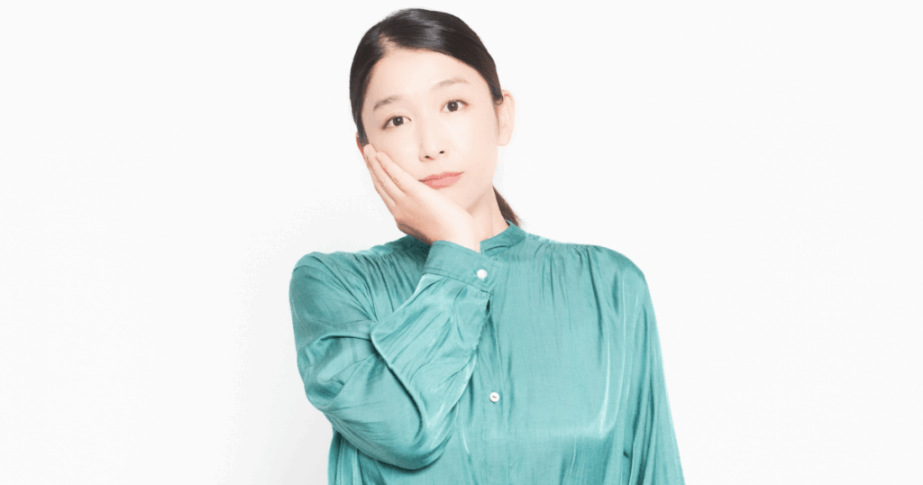 親知らずが生えない理由を説明する歯科医師