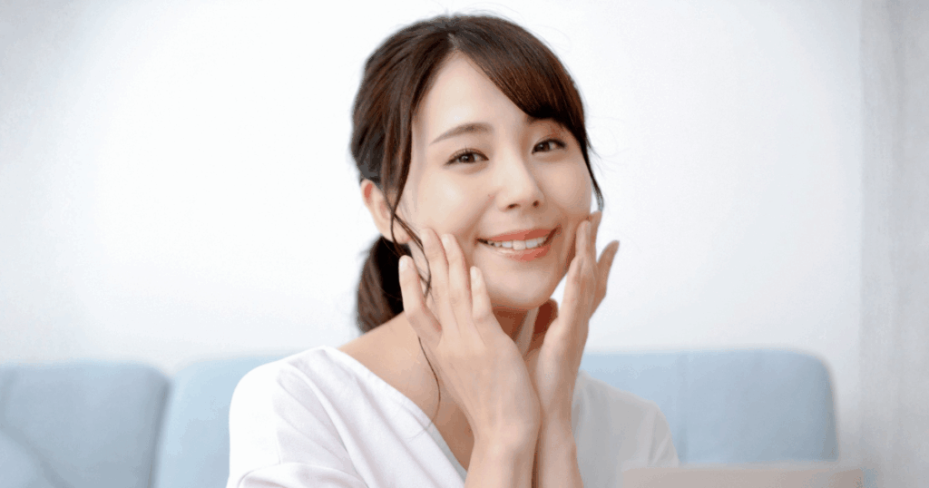 歯科医師が親知らずの状態を説明している様子