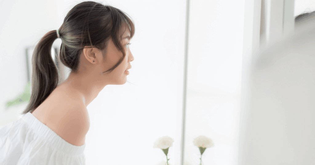 顔の変化が確認できない女性
